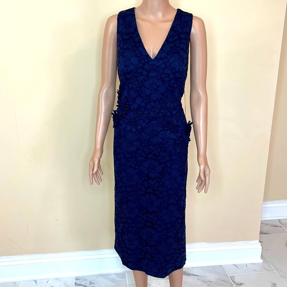 Maggy London Dresses & Skirts - Maggy London lace midi dress